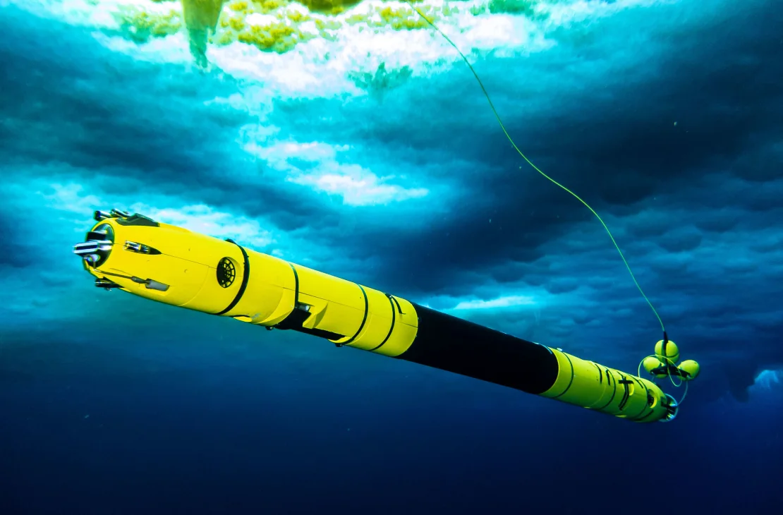 Az Icefin torpedó-robot a víz alatt vizsgálja a Végítélet Gleccser állapotát. Fotó: Rob Robbins/ITGC