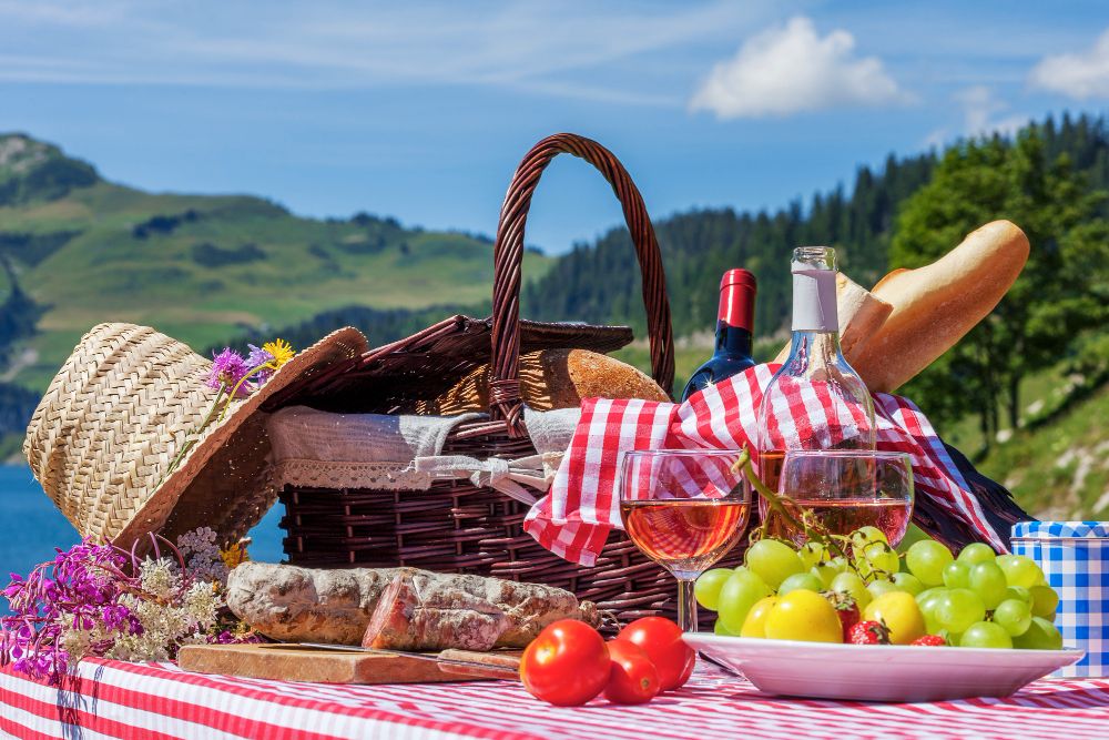 Piknik a szabadban, fenntarthatóan, a kép illusztráció - fotó: Freepik