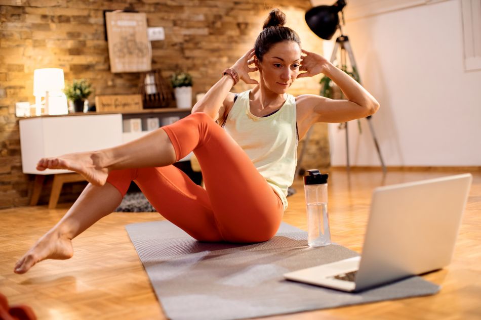 Az online közösségekkel való edzés is erős motivációt jelent. Fotó: Freepik