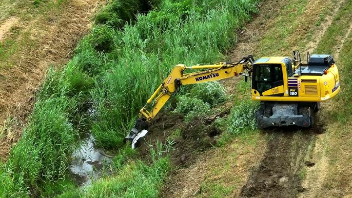 Korábban a Zagyva partját is kikotorták. Fotó: Szendőfi Balázs