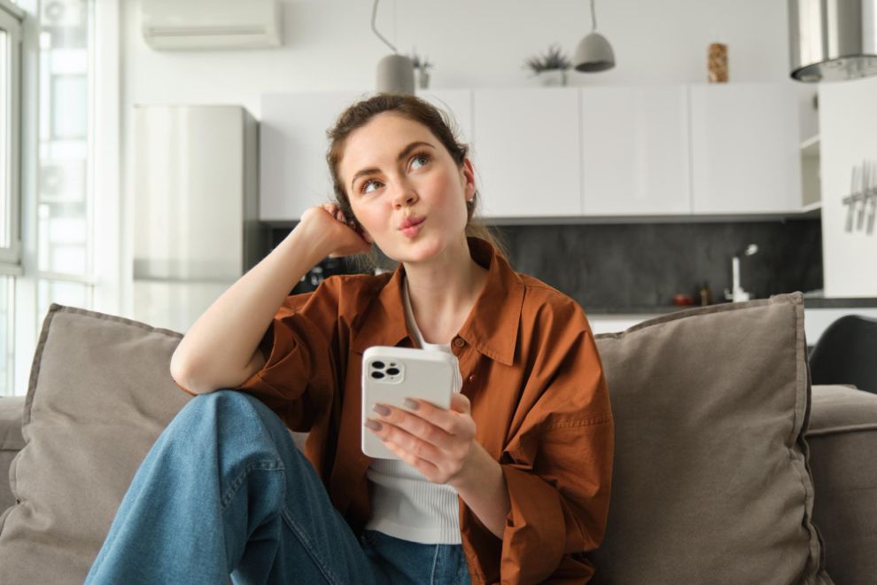 Tudatos kikapcsolás - digitális zaj - FOMO - Freepik